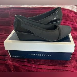 KAREN SCOTT Nelly Closed Toe Wedge Pumps 7